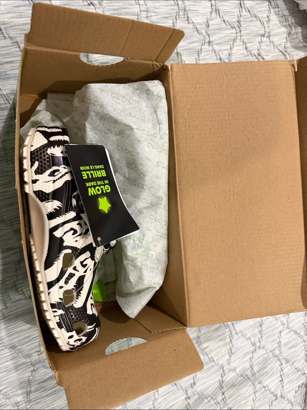 🦖 Crocs Classic Glow Dino Clog – Niño talla 12